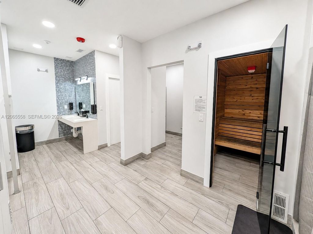 Image 23 of property listing at 17011 N Bay Rd 801, Sunny Isles Beach, FL 33160