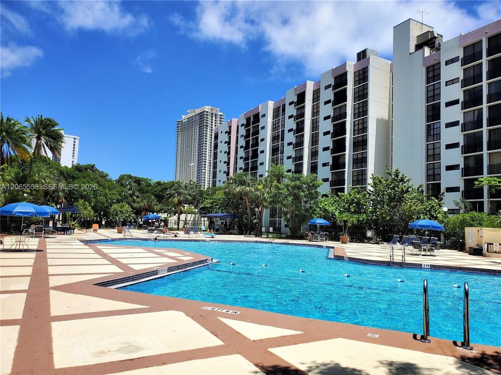 Image 27 of property listing at 17011 N Bay Rd 801, Sunny Isles Beach, FL 33160