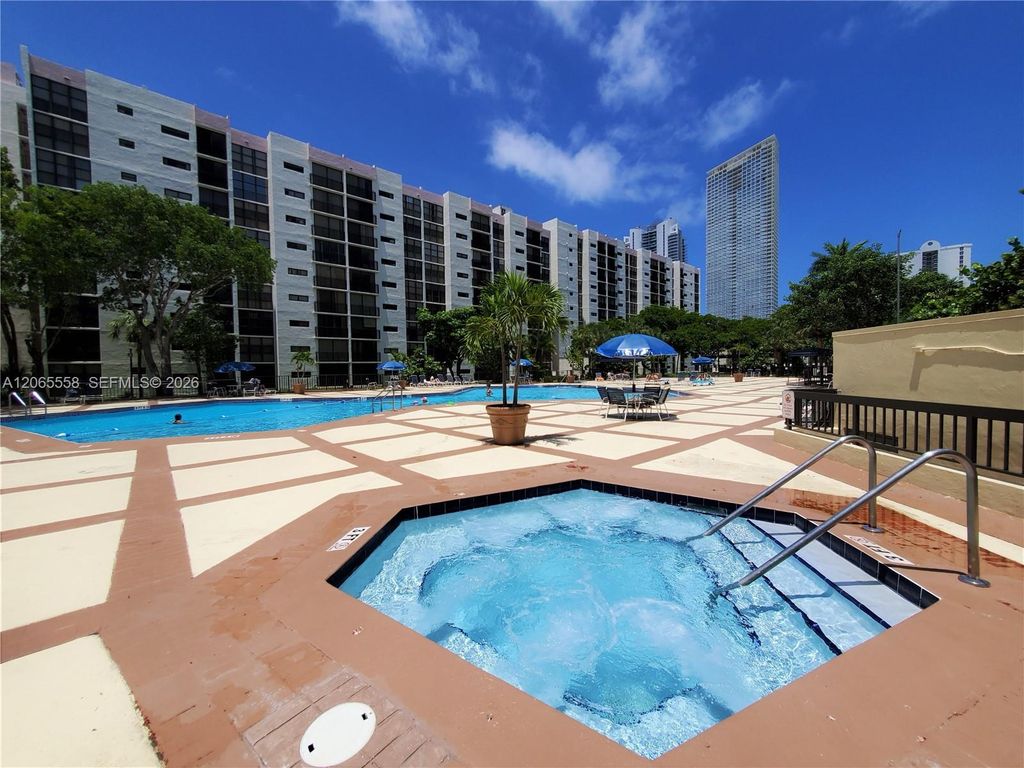 Image 28 of property listing at 17011 N Bay Rd 801, Sunny Isles Beach, FL 33160
