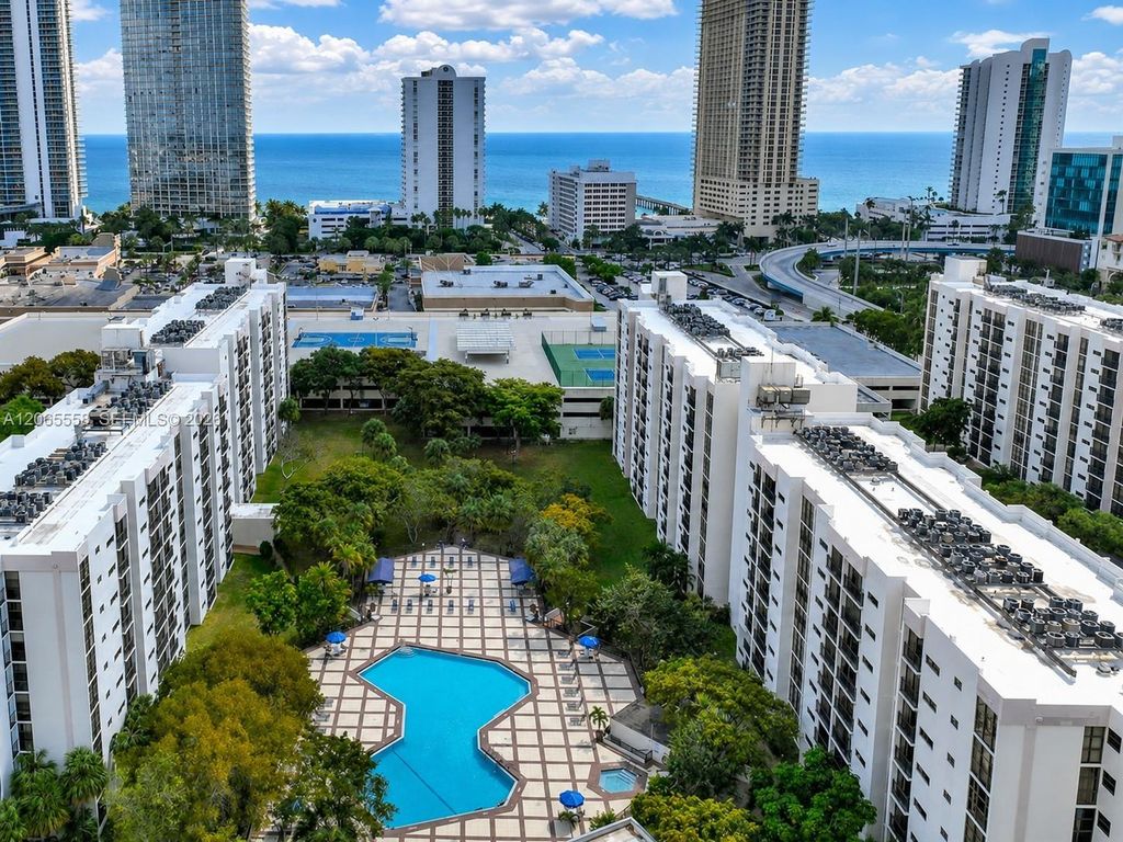 Image 29 of property listing at 17011 N Bay Rd 801, Sunny Isles Beach, FL 33160
