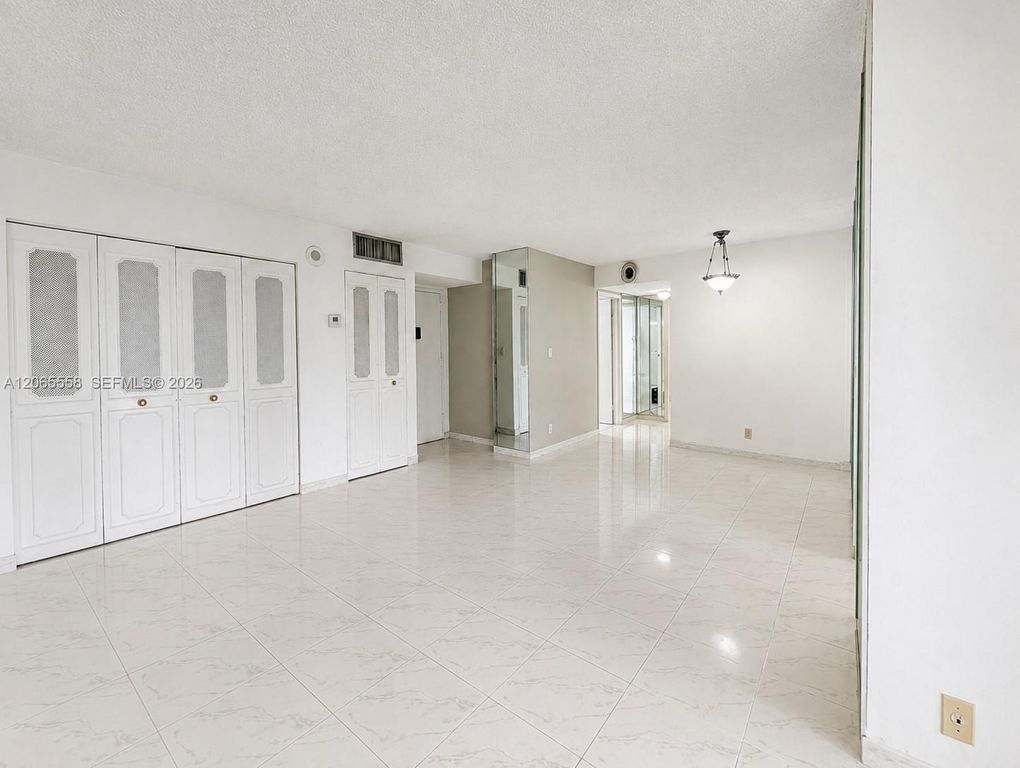 Image 4 of property listing at 17011 N Bay Rd 801, Sunny Isles Beach, FL 33160
