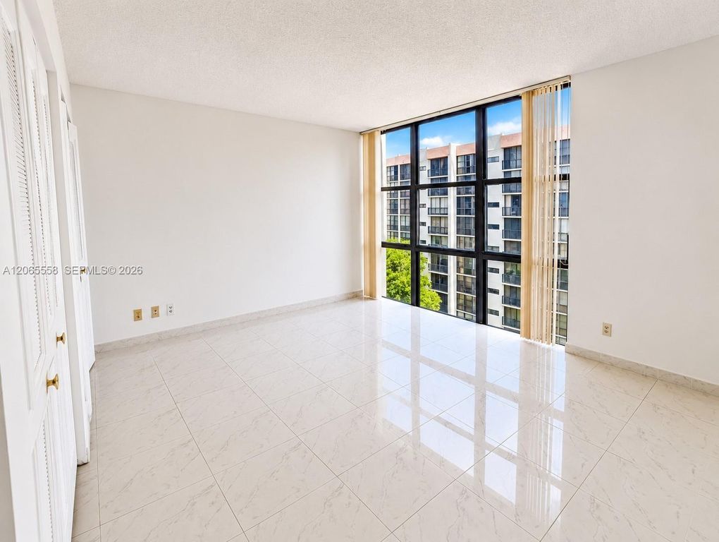 Image 6 of property listing at 17011 N Bay Rd 801, Sunny Isles Beach, FL 33160