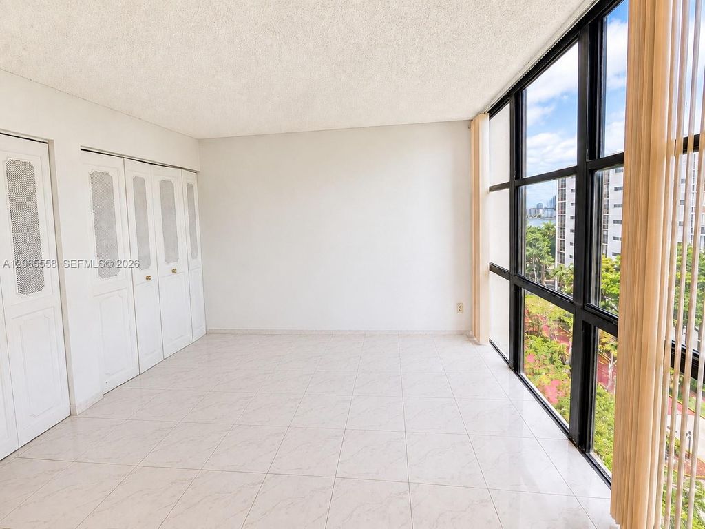 Image 8 of property listing at 17011 N Bay Rd 801, Sunny Isles Beach, FL 33160