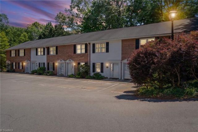 5910 King Charles Court, Clemmons, NC 27012