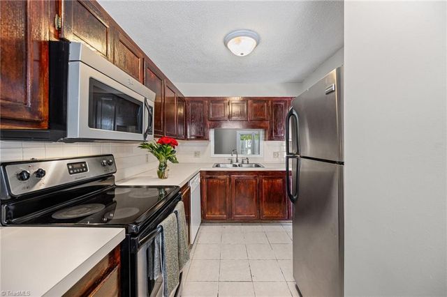5910 King Charles Court, Clemmons, NC 27012