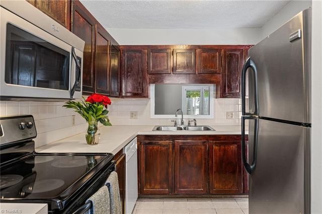 5910 King Charles Court, Clemmons, NC 27012