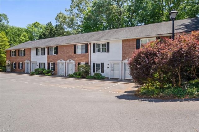 5910 King Charles Court, Clemmons, NC 27012