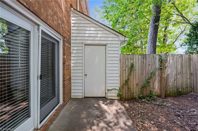 5910 King Charles Court, Clemmons, NC 27012
