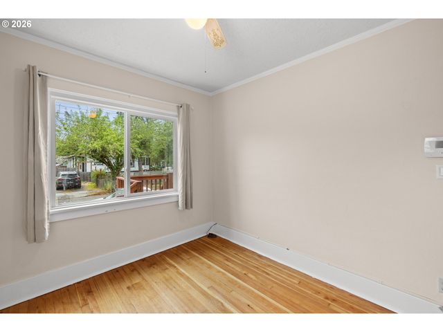 2132 Se REEDWAY St, Portland, OR 97202