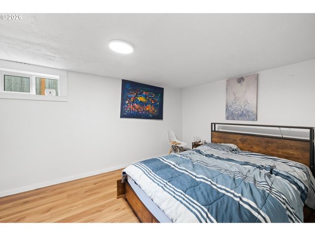 2132 Se REEDWAY St, Portland, OR 97202
