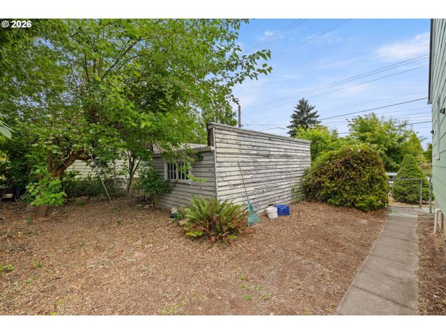 2132 Se REEDWAY St, Portland, OR 97202