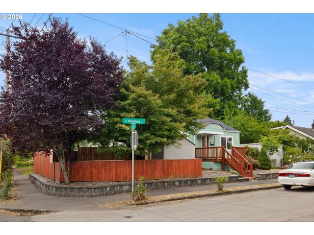 2132 Se REEDWAY St, Portland, OR 97202
