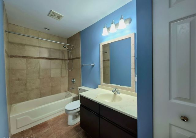 21W581 North Avenue 26, Lombard, IL 60148