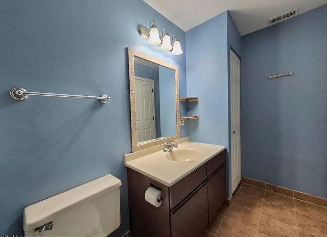 21W581 North Avenue 26, Lombard, IL 60148