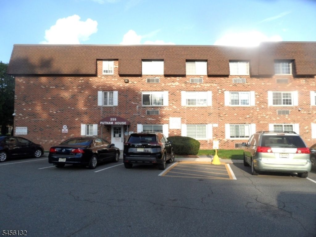 255 Tucker Ave 301, Union Twp., NJ 07083