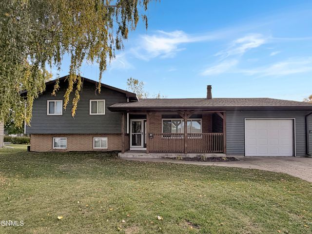 660 6th Street S, Carrington, ND 58421 property photo