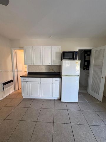 2051 NE 25th Ave, Pompano Beach, FL 33062
