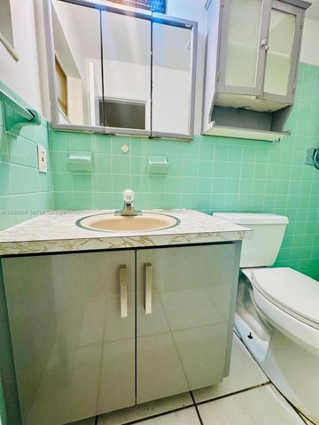 2051 NE 25th Ave, Pompano Beach, FL 33062