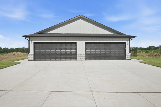 231-233 N Mendocino Ct, Goddard, KS 67052