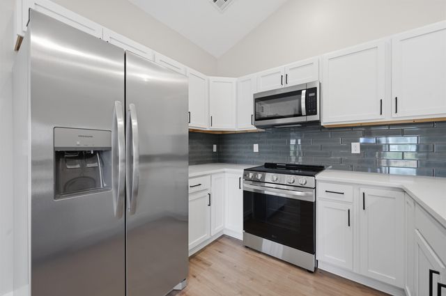231-233 N Mendocino Ct, Goddard, KS 67052