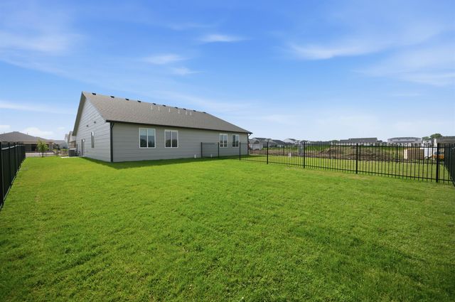 231-233 N Mendocino Ct, Goddard, KS 67052