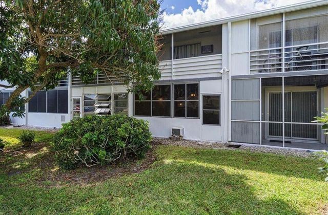 98 E Cambridge E, West Palm Beach, FL 33417