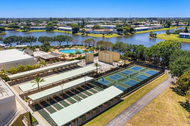 98 E Cambridge E, West Palm Beach, FL 33417