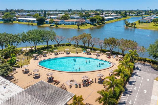 98 E Cambridge E, West Palm Beach, FL 33417