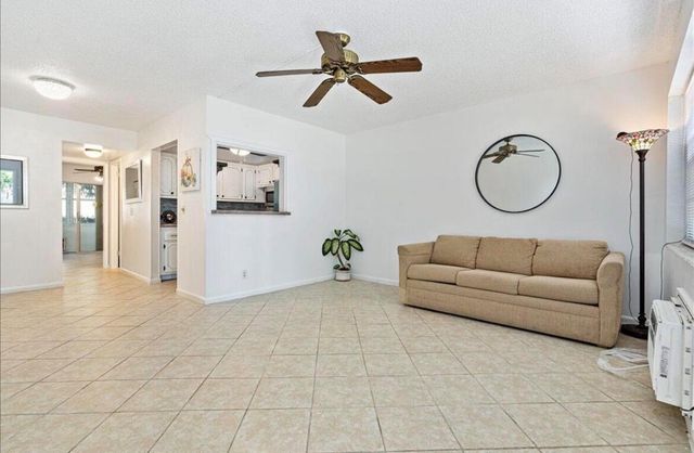 98 E Cambridge E, West Palm Beach, FL 33417