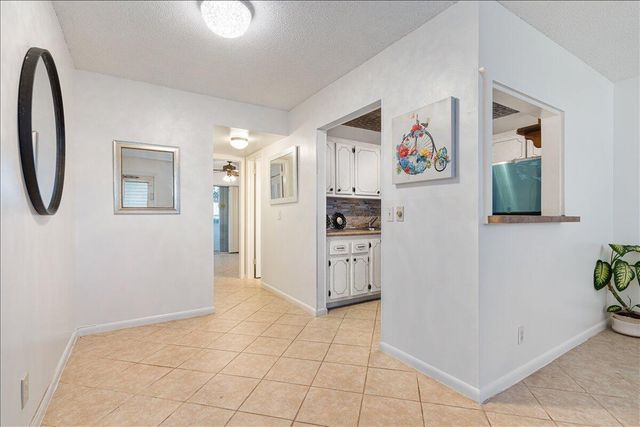 98 E Cambridge E, West Palm Beach, FL 33417