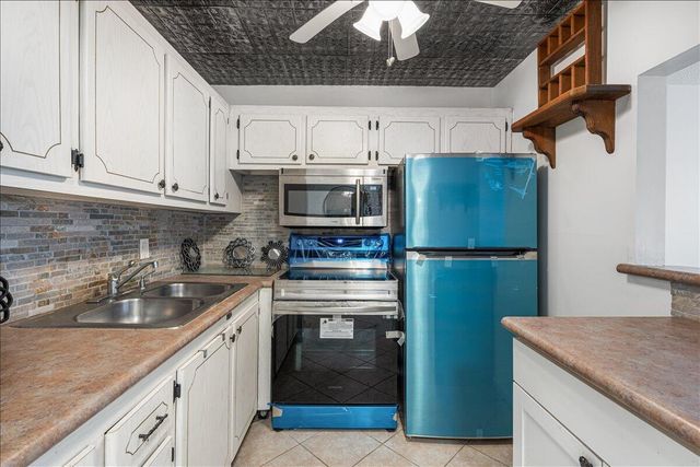 98 E Cambridge E, West Palm Beach, FL 33417