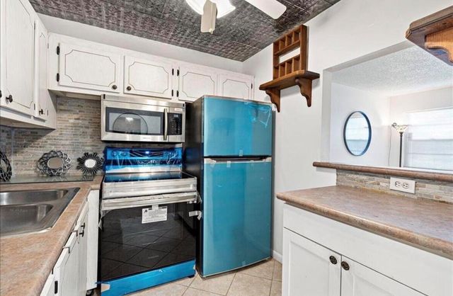 98 E Cambridge E, West Palm Beach, FL 33417