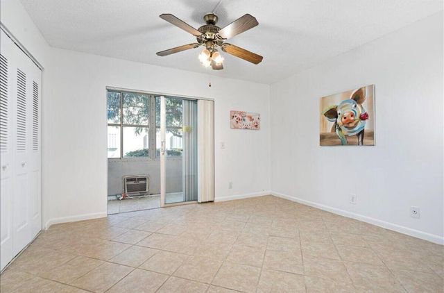 98 E Cambridge E, West Palm Beach, FL 33417