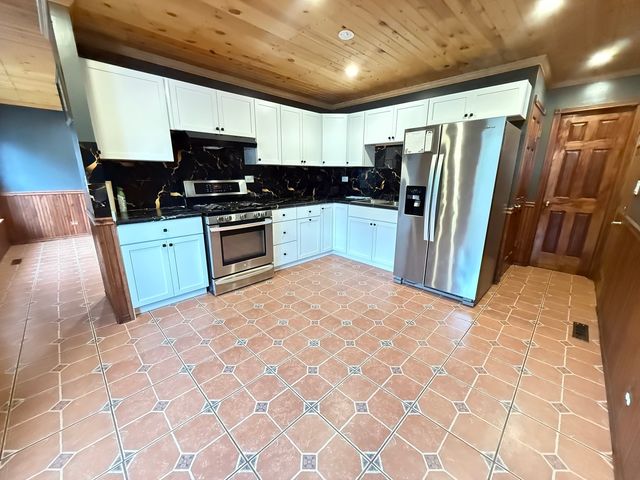 1030 Crescent Court, Round Lake Beach, IL 60073