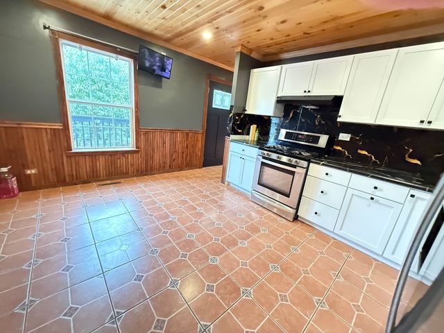 1030 Crescent Court, Round Lake Beach, IL 60073