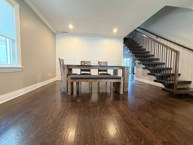 8216 N New England Avenue, Niles, IL 60714