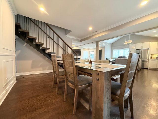8216 N New England Avenue, Niles, IL 60714
