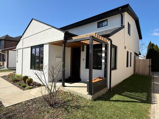 8216 N New England Avenue, Niles, IL 60714