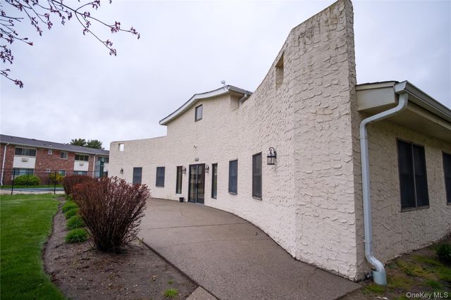 2453D Union Blvd 2A, Islip, NY 11751