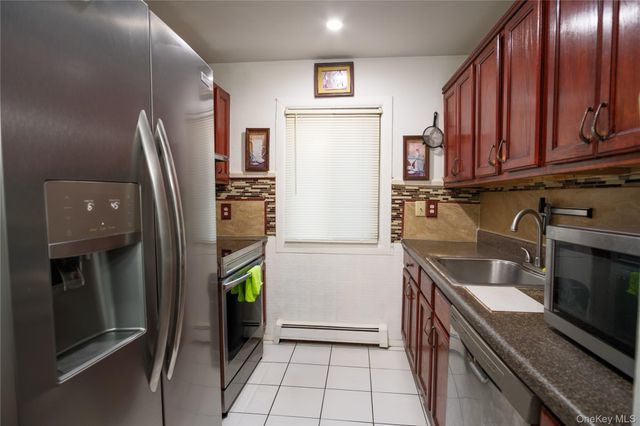 2453D Union Blvd 2A, Islip, NY 11751