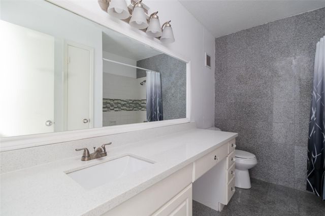 6202 Skyline Drive 29, Houston, TX 77057