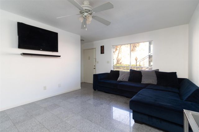 6202 Skyline Drive 29, Houston, TX 77057