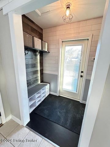 2009 Meadowgate Ln, Louisville, KY 40223