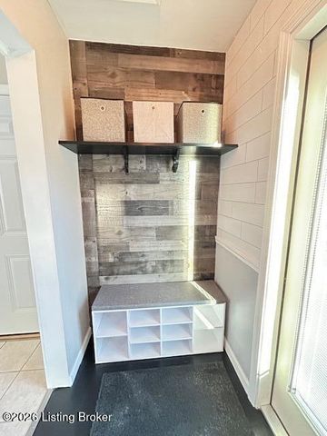 2009 Meadowgate Ln, Louisville, KY 40223