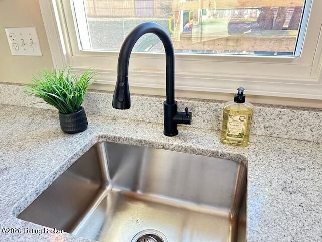 2009 Meadowgate Ln, Louisville, KY 40223