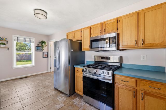 32 Marshall St, Tewksbury, MA 01876