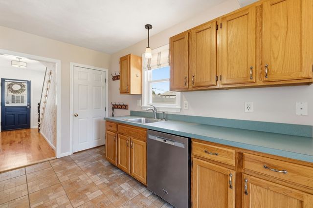 32 Marshall St, Tewksbury, MA 01876