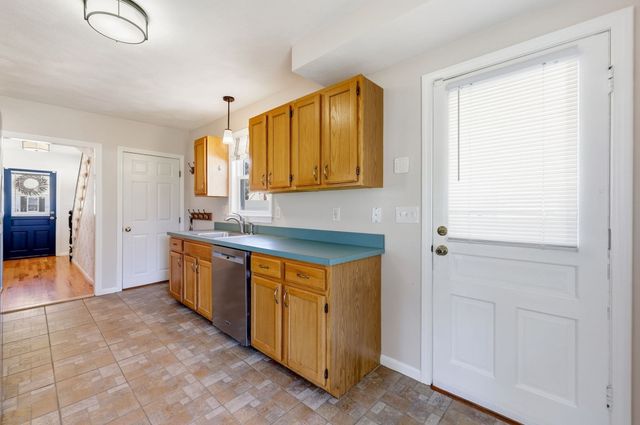 32 Marshall St, Tewksbury, MA 01876