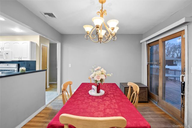 139 N Linden Street, Massapequa, NY 11758