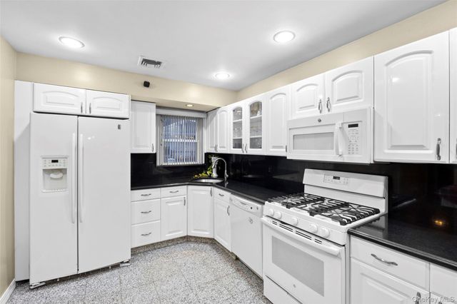 139 N Linden Street, Massapequa, NY 11758